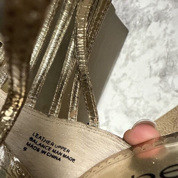 BEBE Celia Lace Wedge Platform Sandal Heels - Size 9 Medium - Gold - Picture 4 of 6